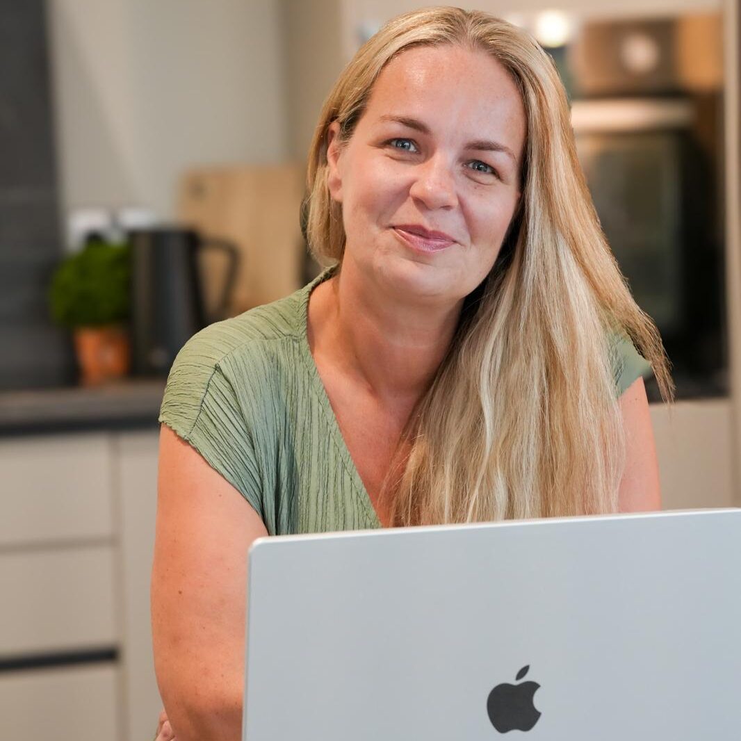 Anna-Davidson-Smiling